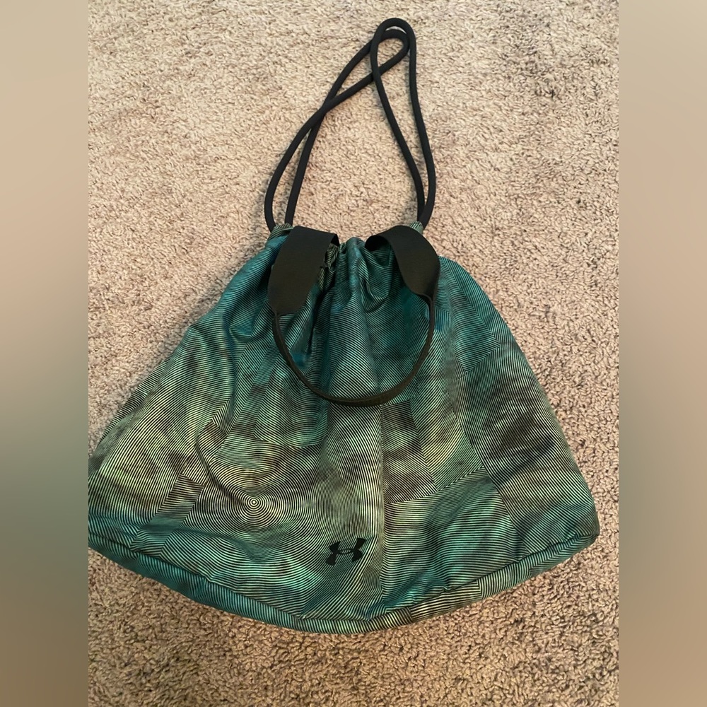 super cute large under armour women’s bag purse 
Lightweight gym bag